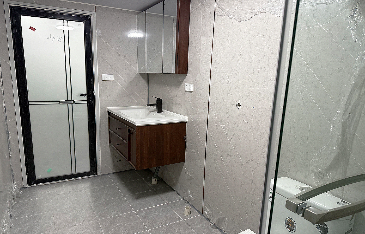 바닥에서 천장까지 이어지는 창문이 있는 20피트 현대식 확장형 컨테이너 맞춤형 매장 바닥에서 천장까지 이어지는 창문이 있는 20피트 현대식 확장형 컨테이너 맞춤형 매장