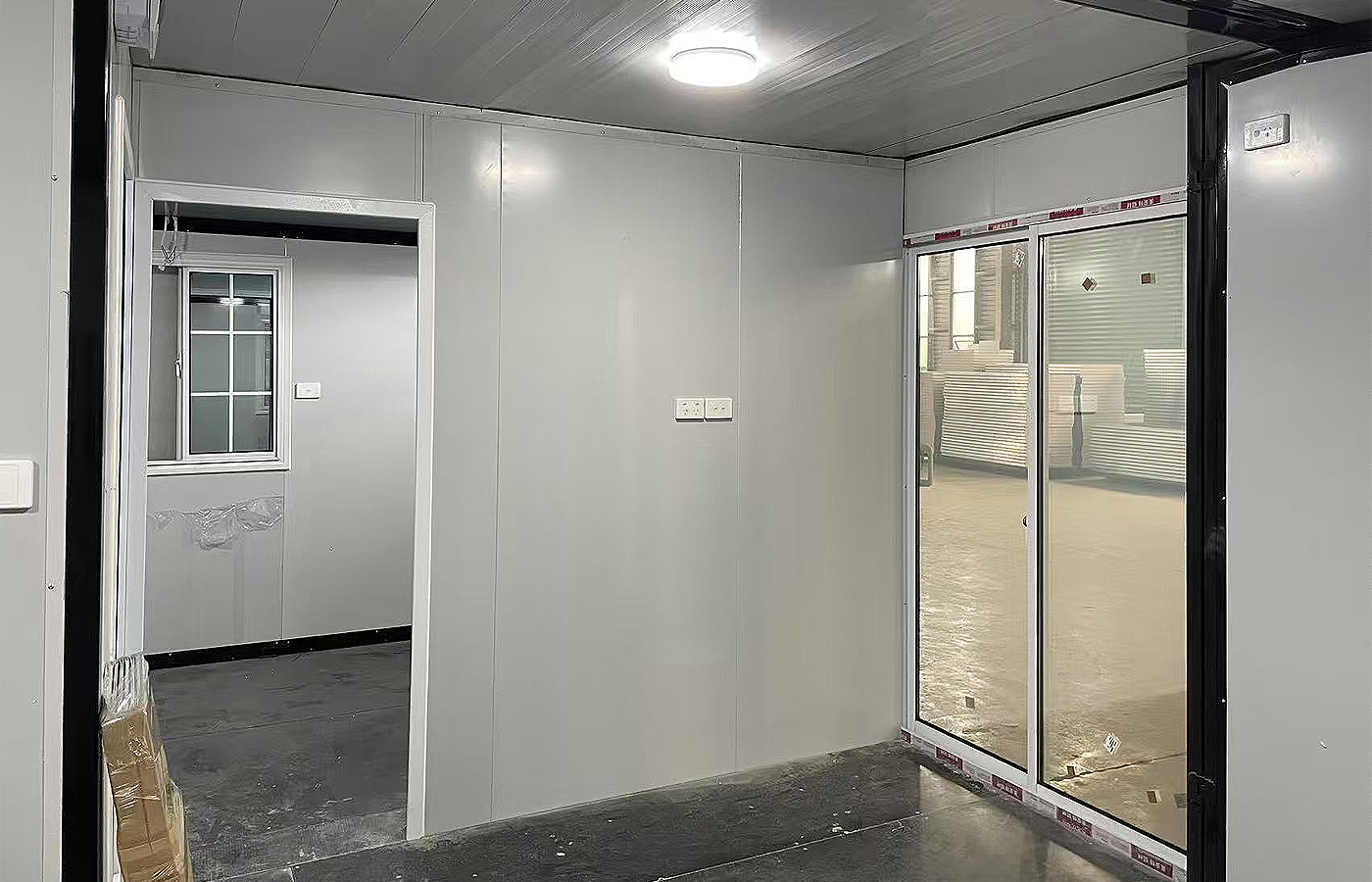 바닥에서 천장까지 이어지는 창문이 있는 20피트 현대식 확장형 컨테이너 맞춤형 매장 바닥에서 천장까지 이어지는 창문이 있는 20피트 현대식 확장형 컨테이너 맞춤형 매장