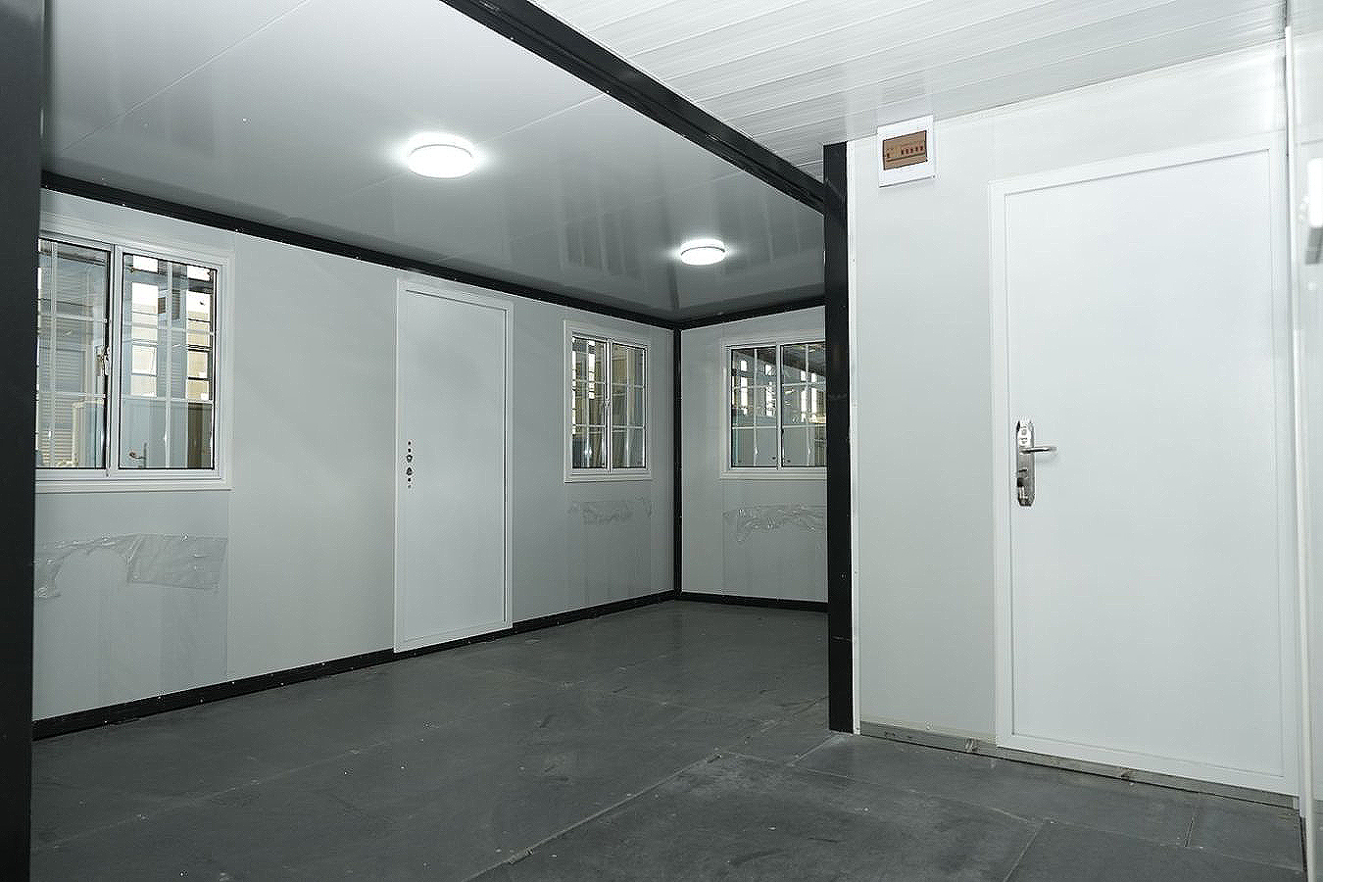 바닥에서 천장까지 이어지는 창문이 있는 20피트 현대식 확장형 컨테이너 맞춤형 매장 바닥에서 천장까지 이어지는 창문이 있는 20피트 현대식 확장형 컨테이너 맞춤형 매장